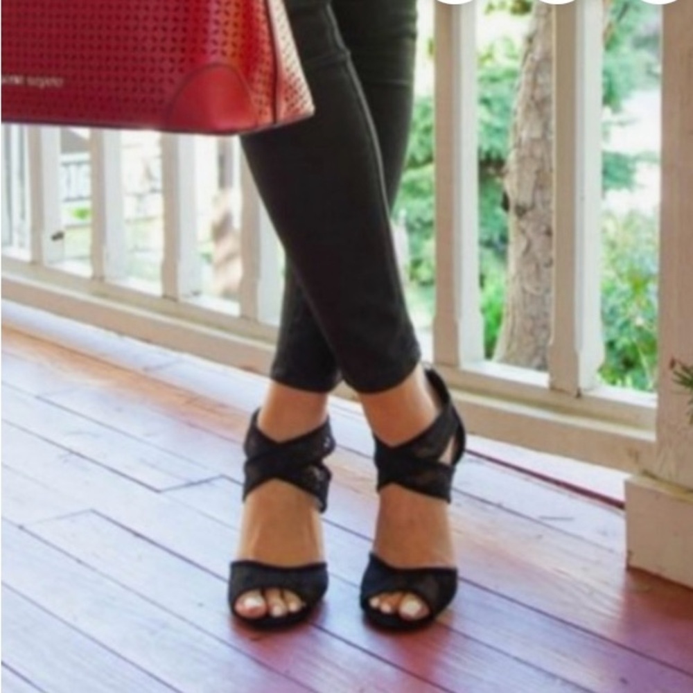 FIONI Clothing Black Lace Heels NWOT - Size 8